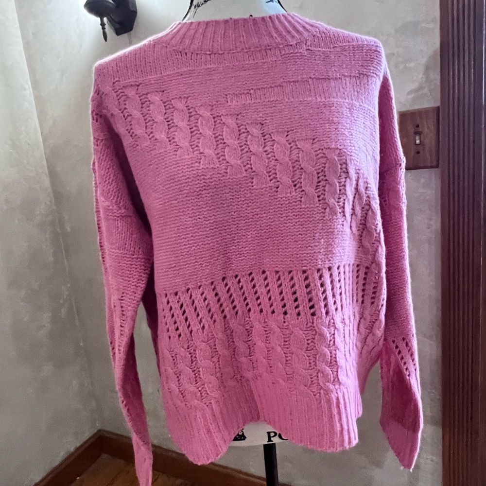 Women’s pullover sweater